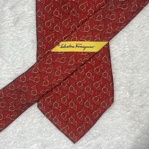 Salvatore Ferragarmo Made In Italy 100% Silk Red/Gold Horn Tie